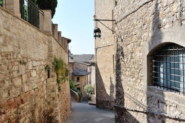 Assisi'da İtalyan hill town Ortaçağ Caddesi.