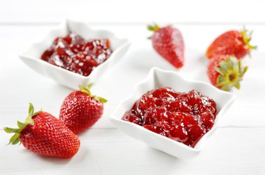 Kırmızı çilek meyve ve reçel