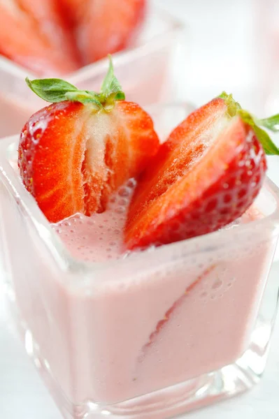 Fraises délicieux milkshake savoureux — Photo