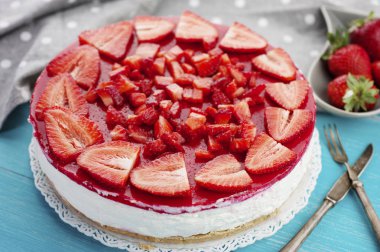 Ev yapımı krem taze Çilekli pasta