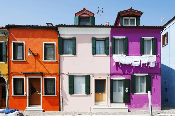 Burano, Venezia, Italia - tipica casa colorata — Foto Stock