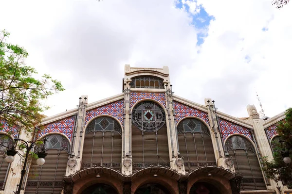 Valencia, España, Europa - vista de la fachada del edificio central del mercado —  Fotos de Stock