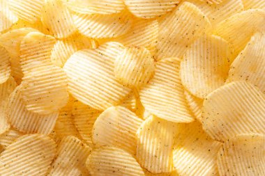 Patates cipsi arka plan güneş ışığı altında.