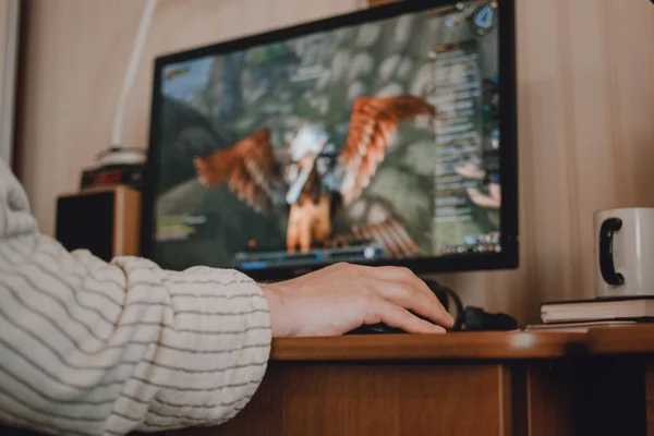 Koronavirüs karantinası sırasında oynanacak çevrimiçi video oyunları. Kişisel Karantina ve Sosyal Mesafedeki Yetişkinler İçin Oyunlar.