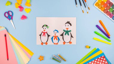 Yaratıcı Faaliyetler, Kesme Kağıt Sanatı, Çocuklar için Kolay El Sanatları, Anneler Günü 'nde anneler için DIY hediyesi için etkinlikler.