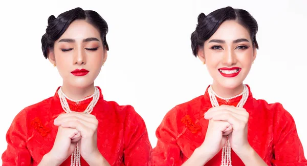 中国の伝統 中国の少女は中国の旧正月の日に願い事をした後 美しい若い中国の女性は 願いを作り 幸せを得る 魅力的な若いアジアの女性は中国のドレスを着て — ストック写真