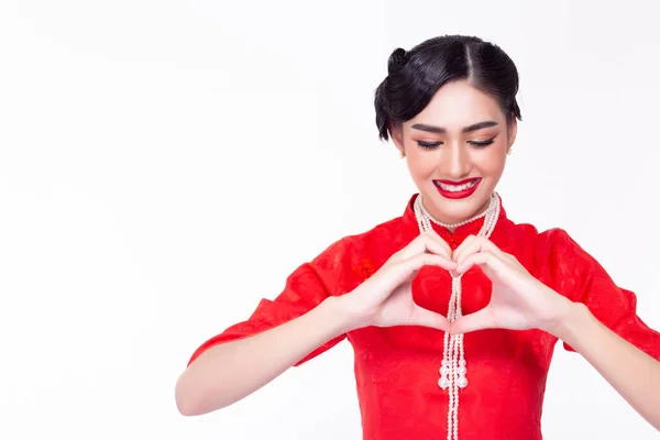 Beautiful Chinese Woman Making Heart Shape Using Hands Give People — Stockfoto