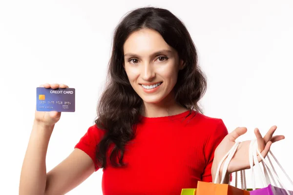 Mulher Bonita Segurando Cartão Crédito Sacos Compras Com Feliz Menina — Fotografia de Stock