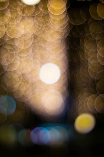 Farbige Bokeh-Kugeln aus dem Fokus Lichtkreise von Weihnachten c — Stockfoto
