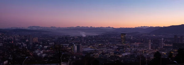 Beautiful panoramic vista view at dusk of Zurich city Switzerlan — Stock Photo, Image