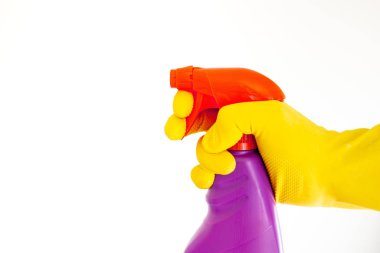 Kafkas erkek eli tarafından sarıda tutulan renkli sıvı ezici. 