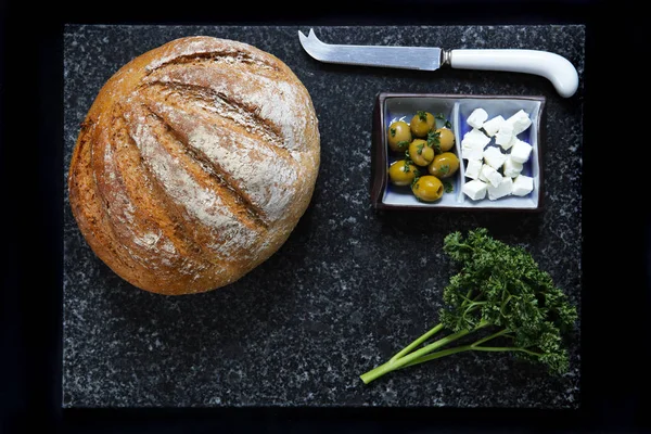 Pan Integral Con Queso Feta Aceitunas —  Fotos de Stock