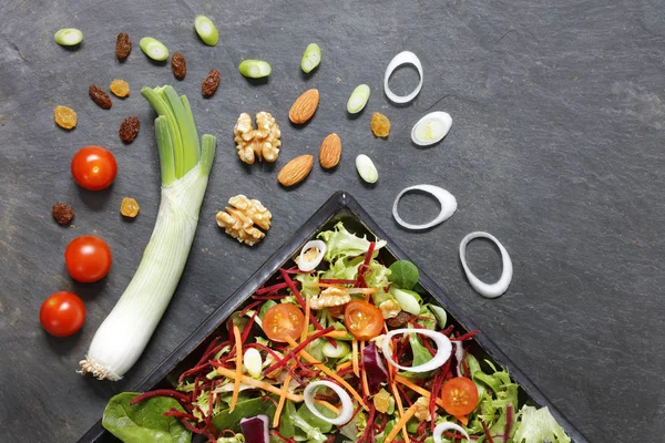 Ingrédients Salade Avec Laitue Chou Noix Graines Sur Ardoise Haut — Photo