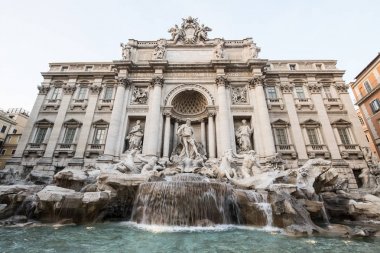 Renkli fotoğraf Roma'daki Fontana di Trevi ön bakış.