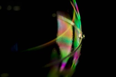 Renkli, şekilli ve desenli siyah arkaplan.