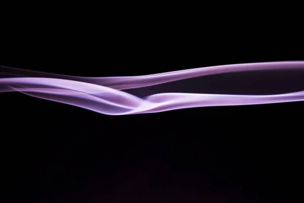 Forma Abstrata Fumaça Violeta Fundo Preto — Fotografia de Stock