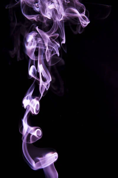 Absztrakt Alakja Ibolyaszín Füst Fekete Háttér — Stock Fotó