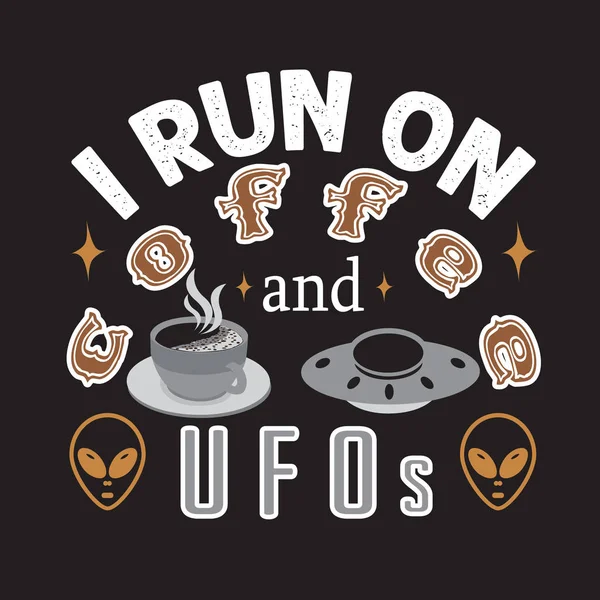 Ufo Quotes a Slogan dobré pro tisk. Běhám na kávu a Ufo — Stockový vektor