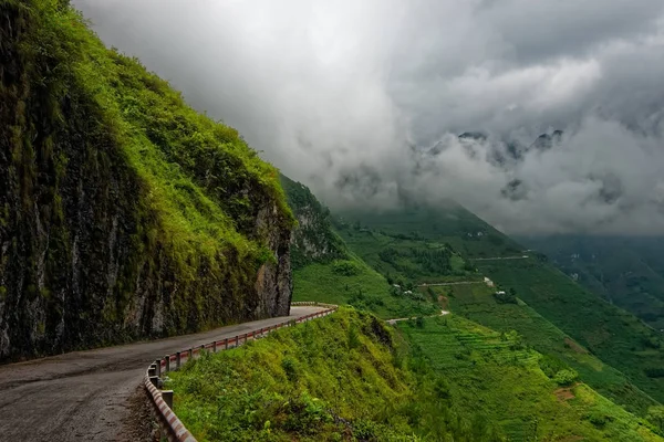 Jalan di pegunungan — Stok Foto