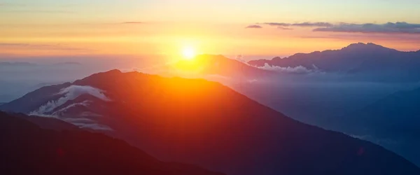日の出パノラマ風景 — ストック写真