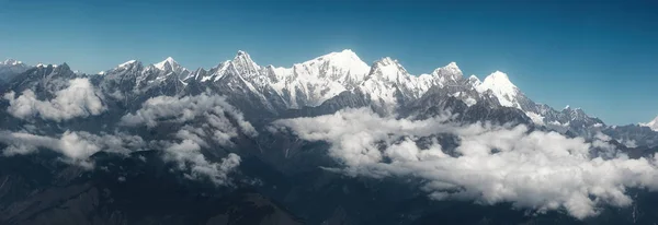 Vista panorámica de las montañas en la cordillera del Himalaya, Nepal —  Fotos de Stock