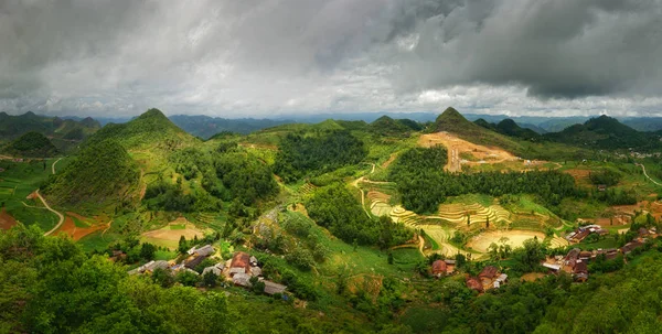 Beau paysage rural dramatique au Nord du Vietnam . — Photo