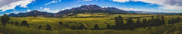 博尔德 Flatirons 全景 — 图库照片