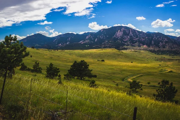 Boulder Flatirons in de zomer — Stockfoto