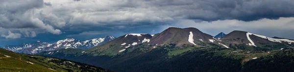 Trail Ridge, jamais Montagnes d'été, et Specimen Mountain Panorama — Photo
