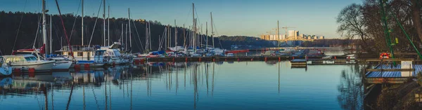 Barcos atracados na Marina em Estocolmo Panoramic — Fotografia de Stock