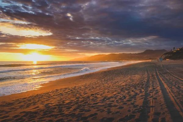 Pôr do sol em Point Dume State Beach — Fotografia de Stock