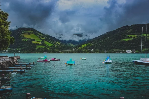 Rolling hills surrounding Zell am See Lake — Stock Photo, Image