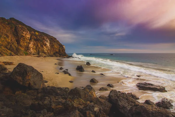 Gözlerden uzak Pirate's Cove Beach gün batımında — Stok fotoğraf