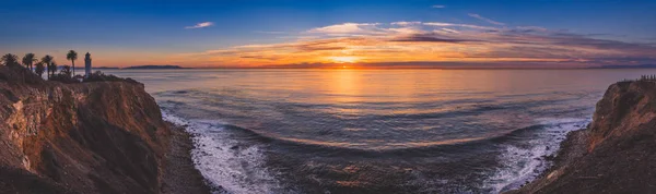 Hermoso faro Point Vicente al atardecer Panorama —  Fotos de Stock