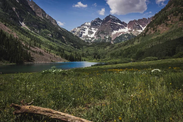 Maroon Lake en kastanjebruine Bells — Stockfoto