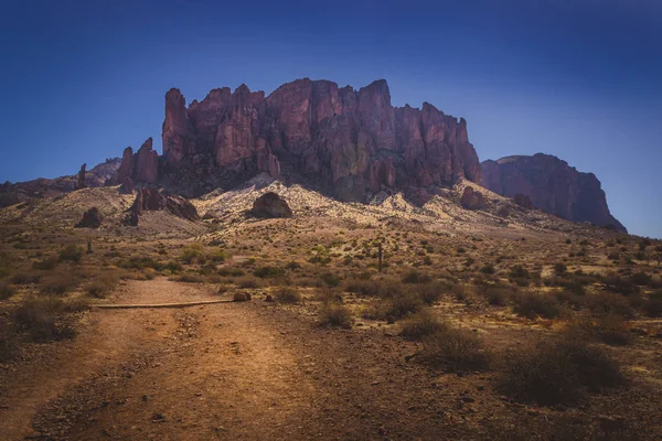 Trail to Superstition Mountains — Stock Photo, Image