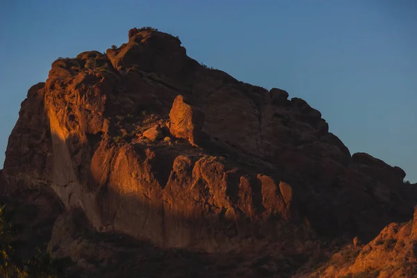 ภูเขา Camelback ตอนพระอาทิตย์ขึ้น — ภาพถ่ายสต็อก
