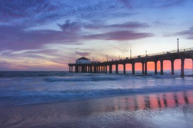 Manhattan Beach iskelesinden günbatımında çarpıcı