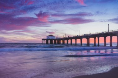 Manhattan Beach iskelesinden günbatımında çarpıcı