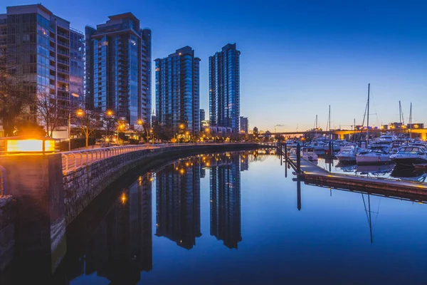 Quayside Marina före soluppgången — Stockfoto