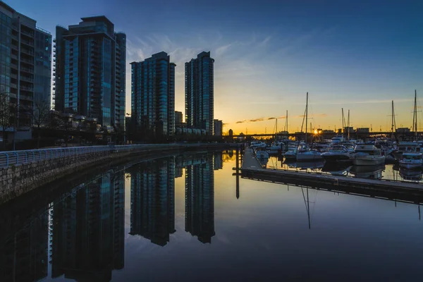 Quayside Marina vid soluppgången — Stockfoto