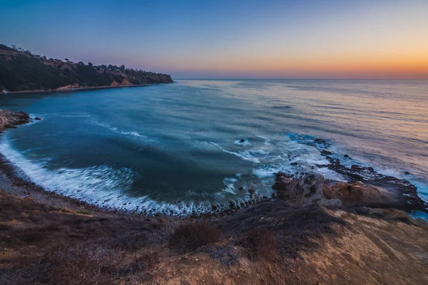 Gün batımından sonra Cove blöf — Stok fotoğraf