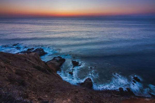 Palos Verdes kayalıklarla güneş battıktan sonra — Stok fotoğraf