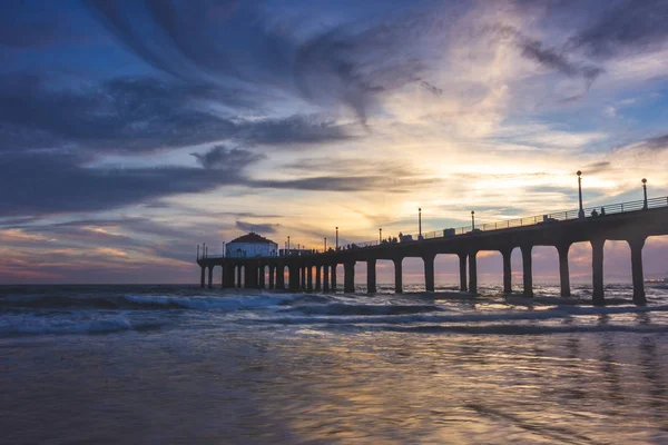 Pôr do sol deslumbrante no cais de Manhattan Beach — Fotografia de Stock