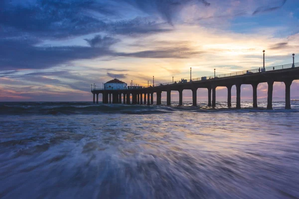 Pôr do sol deslumbrante no cais de Manhattan Beach — Fotografia de Stock