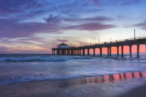 Pôr do sol deslumbrante no cais de Manhattan Beach — Fotografia de Stock