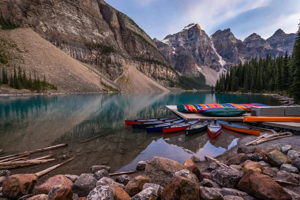 Lago Moraine al atardecer —  Fotos de Stock