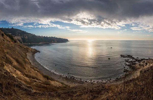 Drammatico paesaggio nuvoloso sopra Bluff Cove — Foto Stock