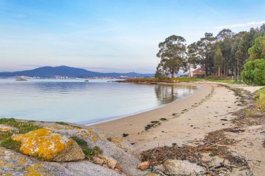 osqueiro plaj ve Xiabre Dağı