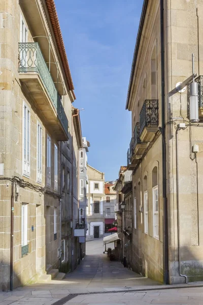 Rue étroite dans la ville de Pontevedra — Photo